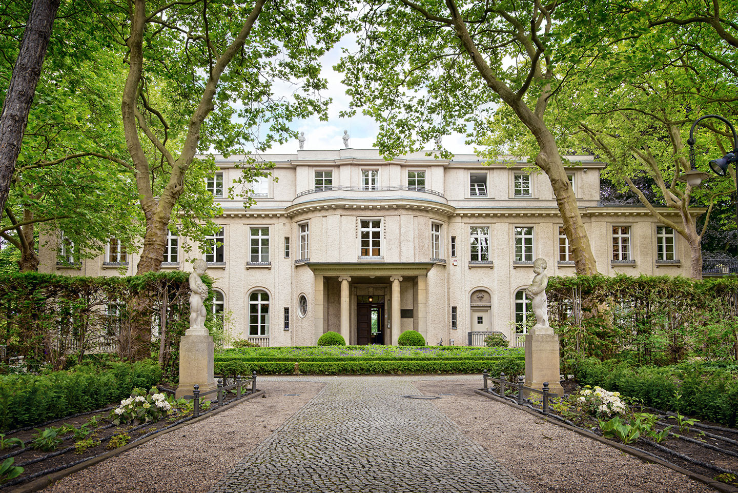 27 Villa in Green for Sale