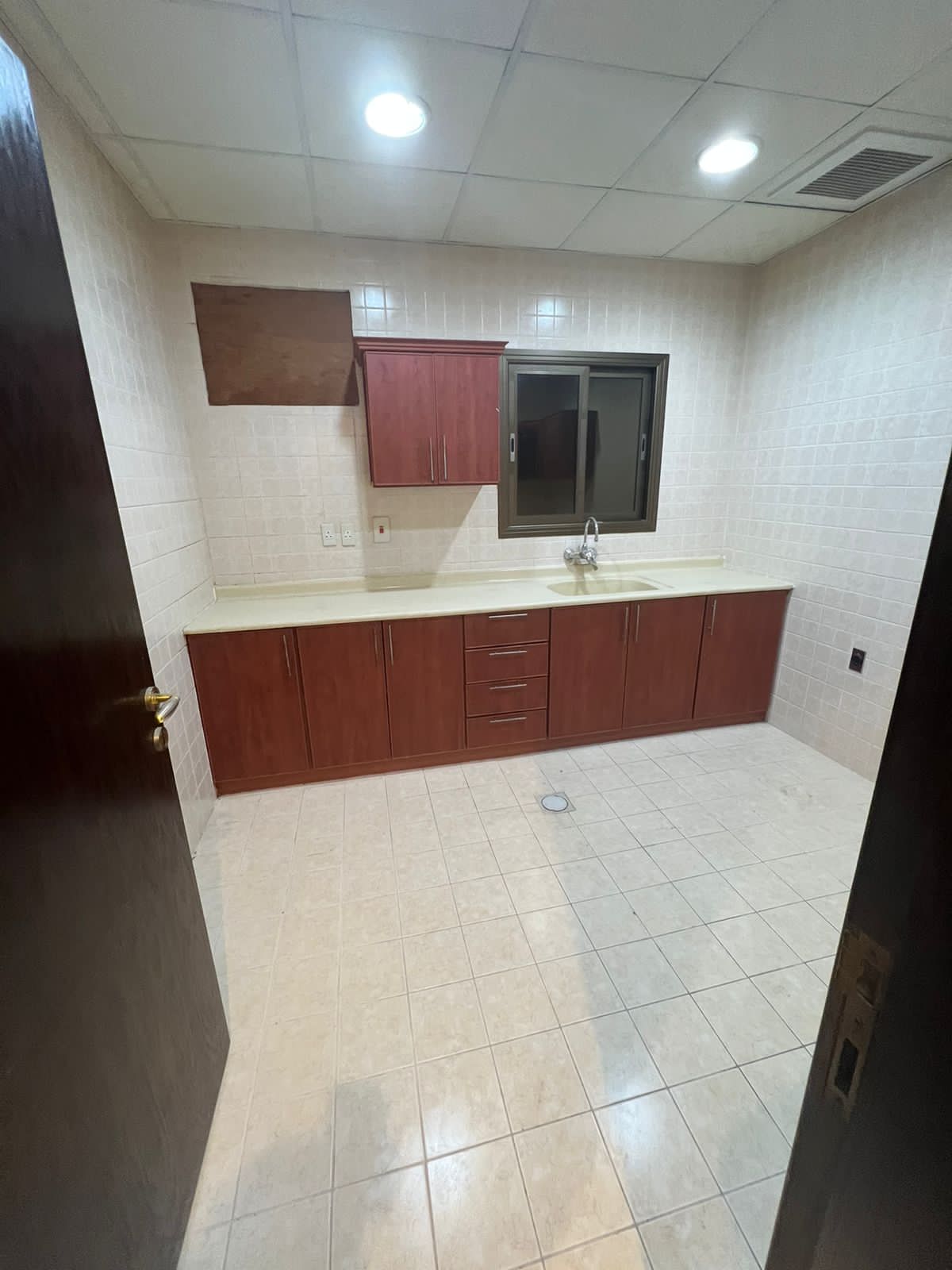 مطبخ عمارة 3 1 شقة للإيجار في الخبر حي الجوهرة